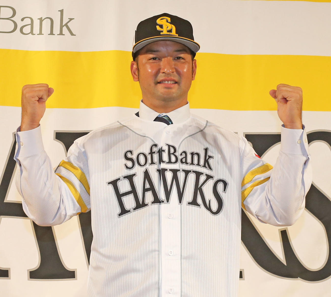 	
ソフトバンクに移籍し意気込む嶺井（撮影・屋方直哉）
