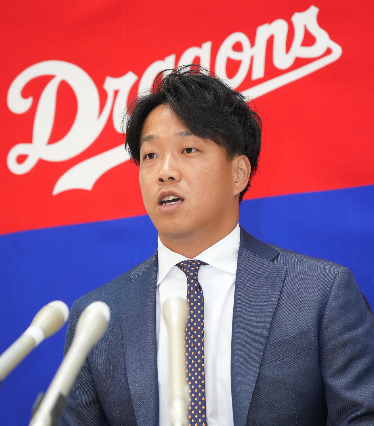契約更改を終え会見する柳（撮影・森本幸一）