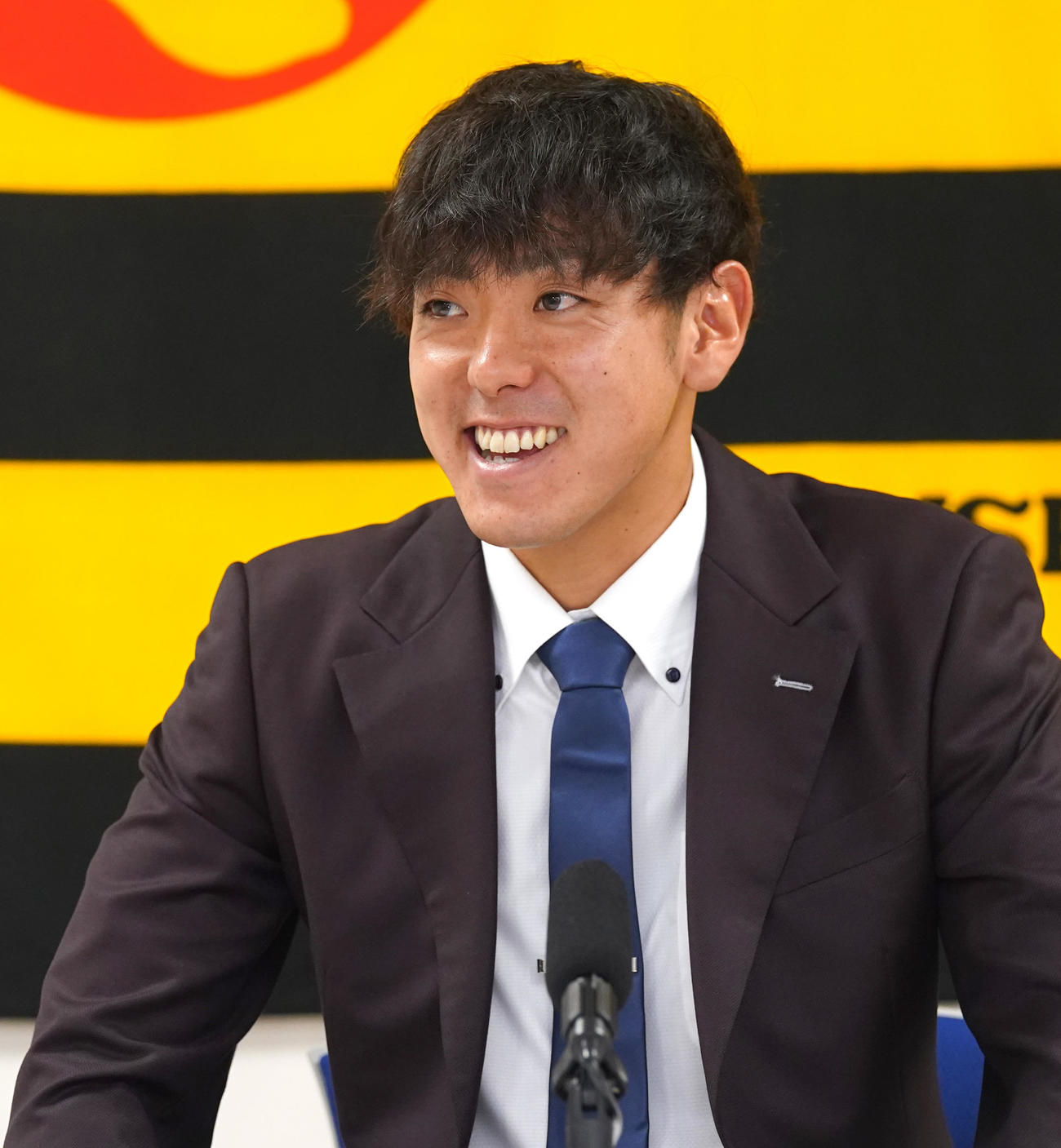 契約更改後の会見に臨む阪神小川（代表撮影）