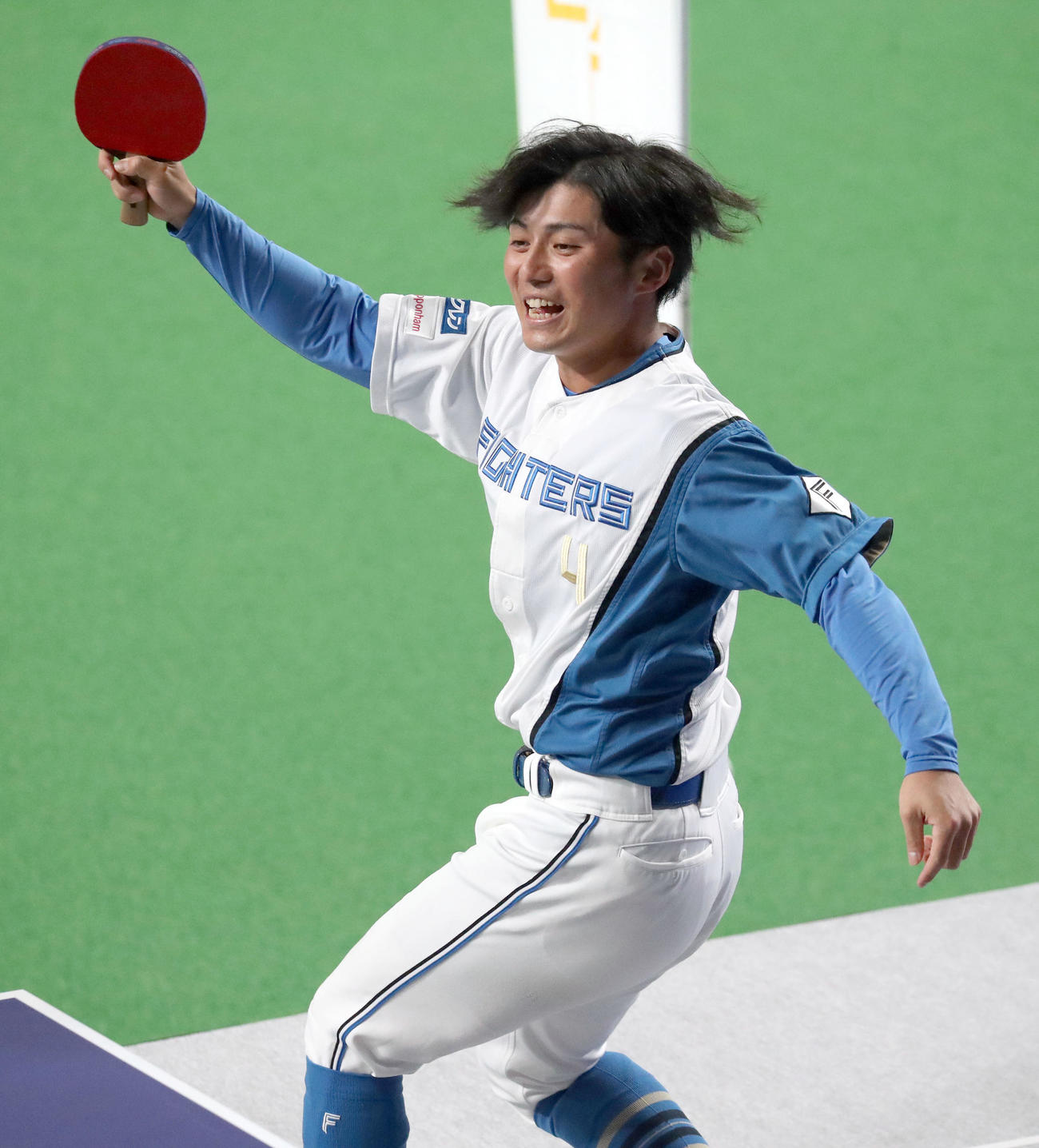 日本ハムファンフェスティバル2022の卓球王座決定戦で奮闘する上川畑（撮影・佐藤翔太）