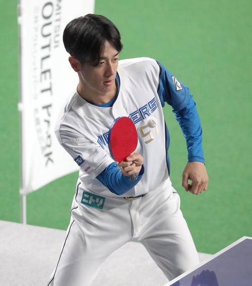 日本ハムファンフェスティバル2022の卓球王座決定戦に参加する北山（撮影・佐藤翔太）