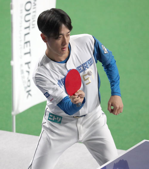 日本ハムファンフェスティバル2022の卓球王座決定戦に参加する北山(撮影・佐藤翔太)