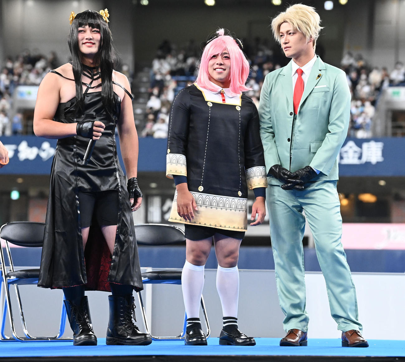 SPY×FAMILYでコスプレチームバトルに出演した、左から野口、池田、K－鈴木（撮影・前岡正明）