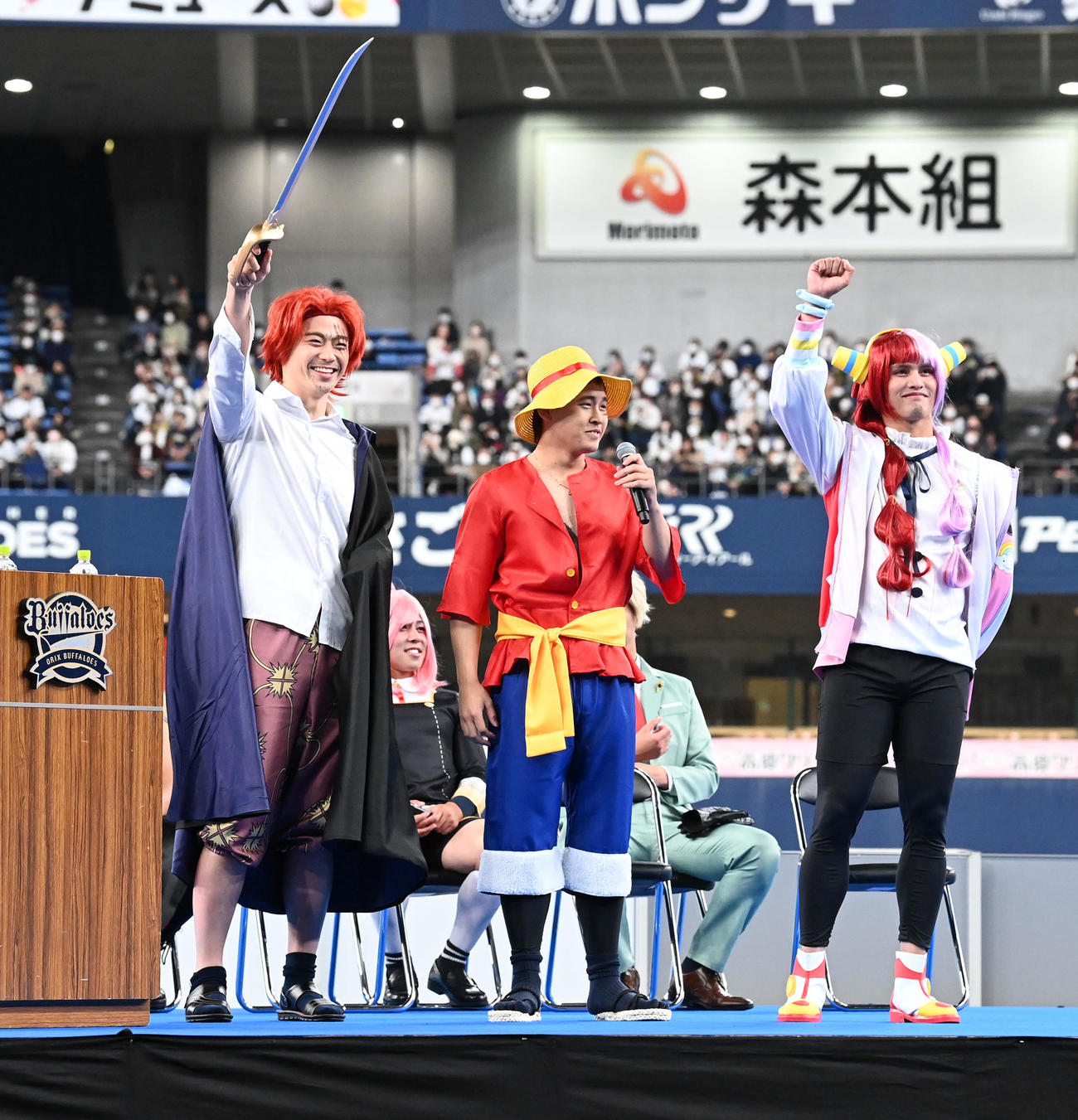 ONE×PIECEでコスプレチームバトルに出演した、左から山崎福、宮城、張奕（撮影・前岡正明）