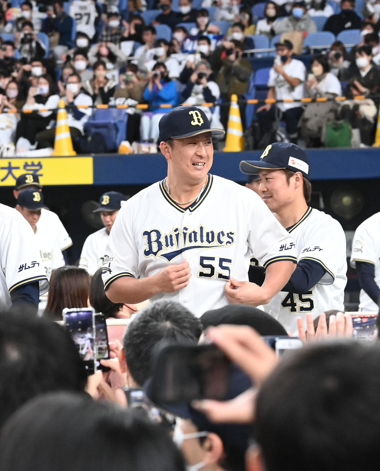 55番のユニホームで入場する杉本（撮影・前岡正明）