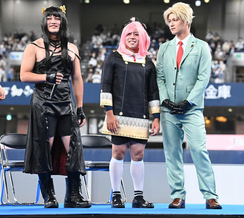 SPY×FAMILYでコスプレチームバトルに出演した、左から野口、池田、K－鈴木（撮影・前岡正明）