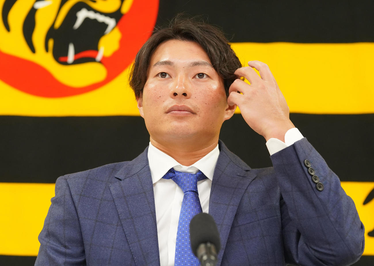 契約更改後の会見に臨む阪神北條（代表撮影）