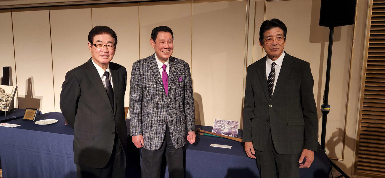 松永怜一さんを偲ぶ会　参列した、松永さんの法大での教え子で元プロ野球の（左から）山本浩二さん、田淵幸一さん、江本孟紀さん（撮影・保坂淑子）