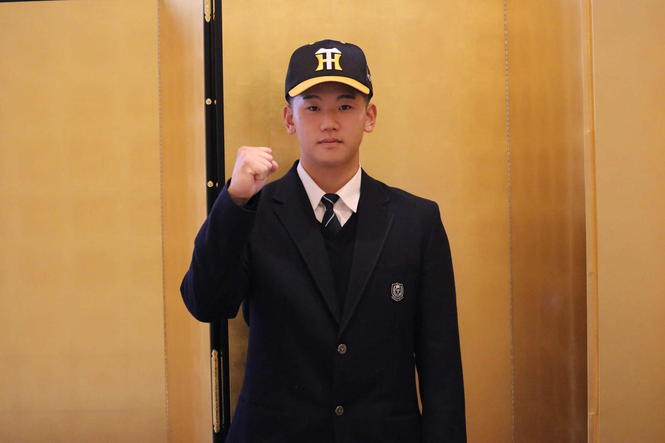 阪神と仮契約を結んだ東海大札幌・門別（阪神タイガース提供）