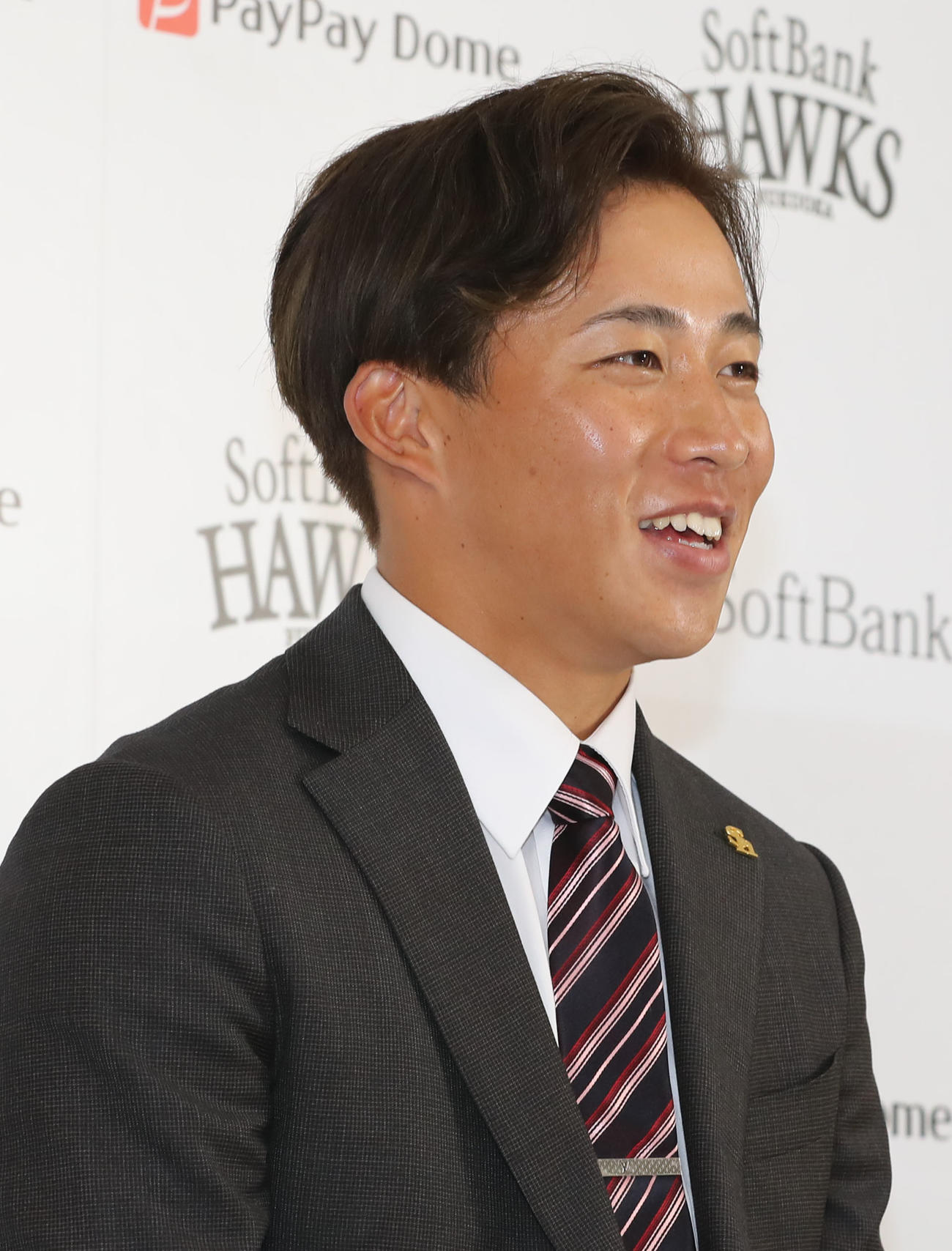 契約更改を終えて会見を行う野村勇（撮影・屋方直哉）