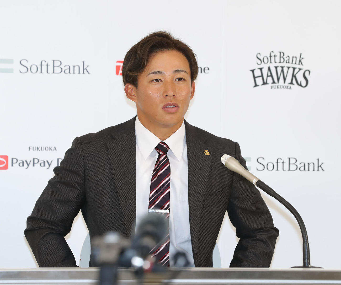 契約更改を終えて会見を行う野村勇（撮影・屋方直哉）