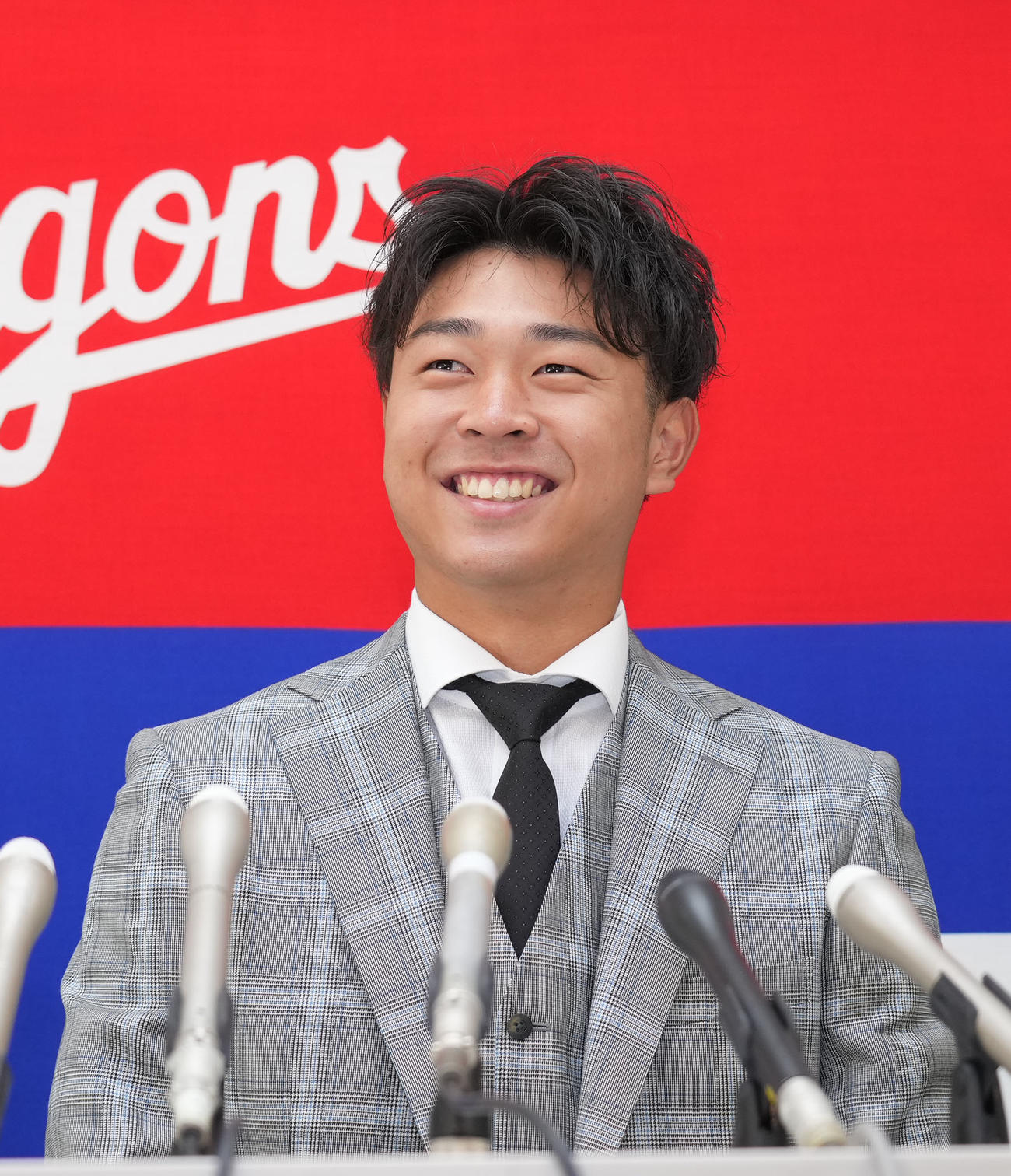 契約更改を終え会見する高橋宏（撮影・森本幸一）