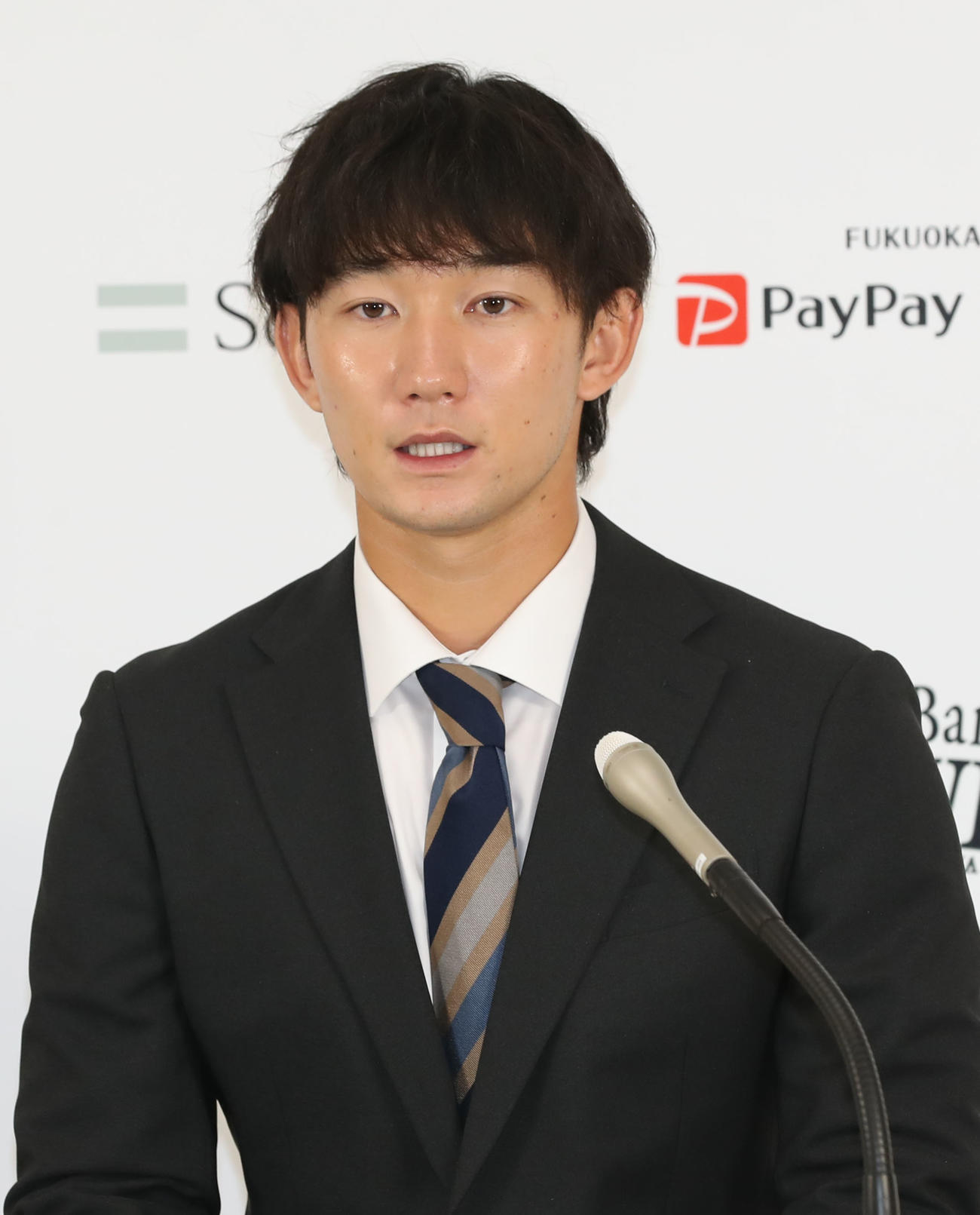 契約更改を終えて会見を行うソフトバンク正木智也（撮影・屋方直哉）