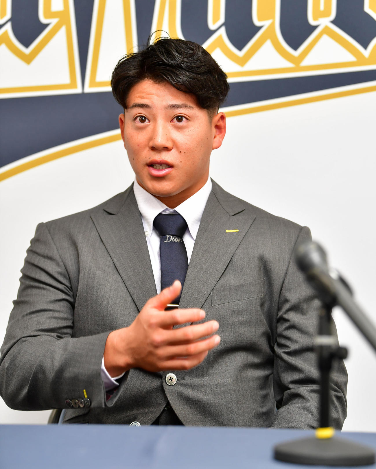 現状維持で契約更改した来田（撮影・前岡正明）