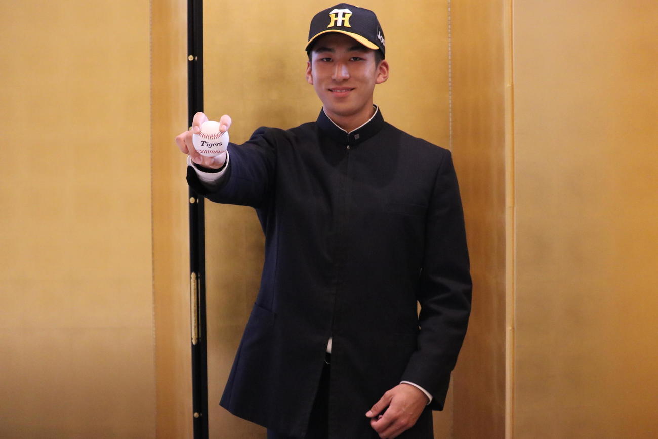 阪神と仮契約を結んだ帝京長岡・茨木（阪神タイガース提供）