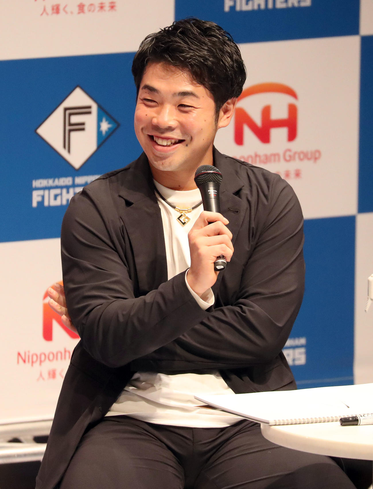 トークショーで笑顔で話す日本ハム近藤（撮影・佐藤翔太）