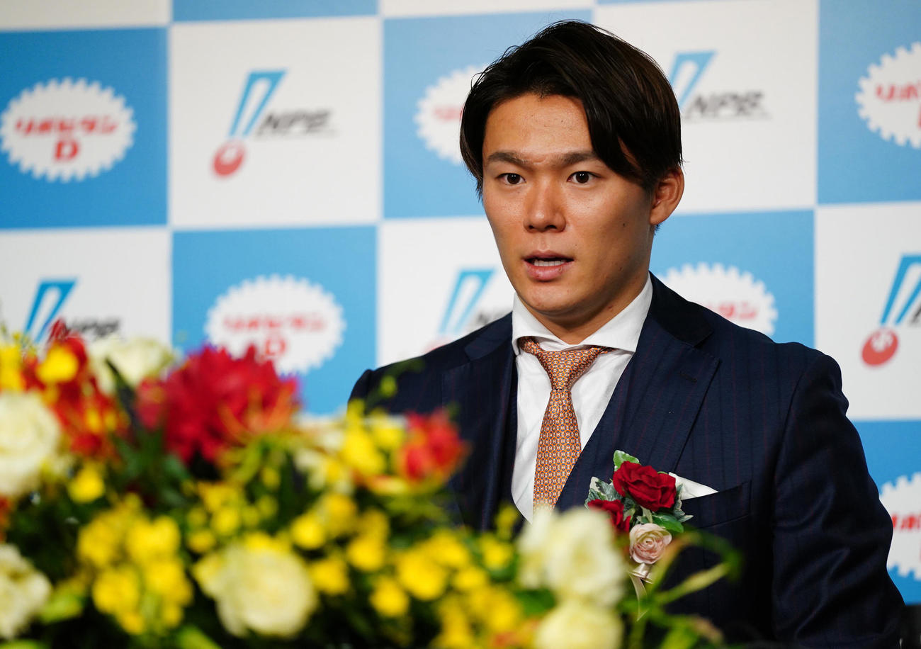 「NPB AWARDS 2022」で最優秀選手賞に輝いたオリックス山本はオンラインで報道陣の質問に答える（代表撮影）