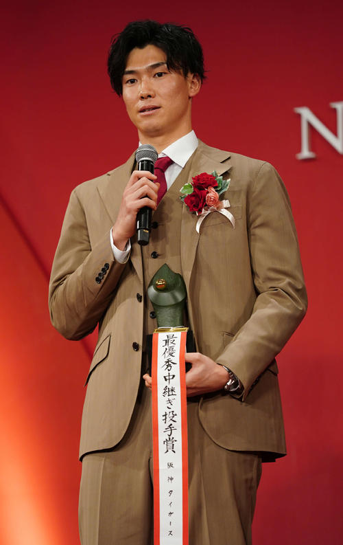 阪神タイガース　湯浅京己選手　2022　最優秀中継ぎ　記念パネル NPBアワード】阪神「8回の男」湯浅京己が新人特別賞「今年以上に