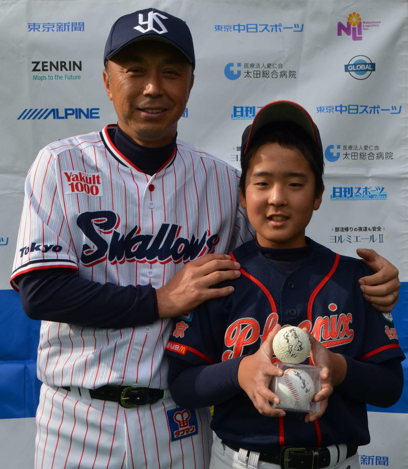 宮本慎也氏と船橋フェニックスの鈴木湊翔（撮影・吉池彰）