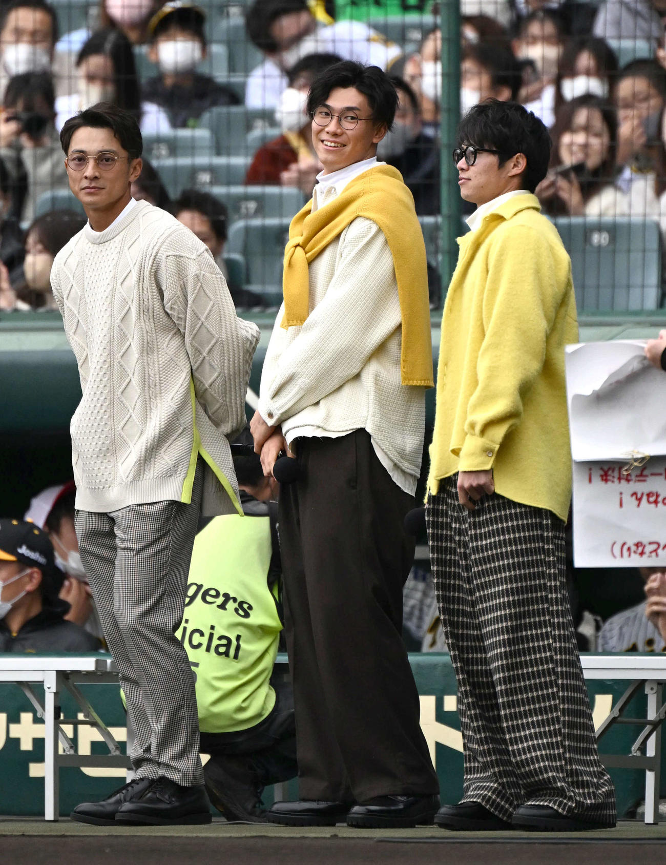 ファッションコーデ対決に登場する（左から）阪神熊谷、湯浅、中野（撮影・石井愛子）