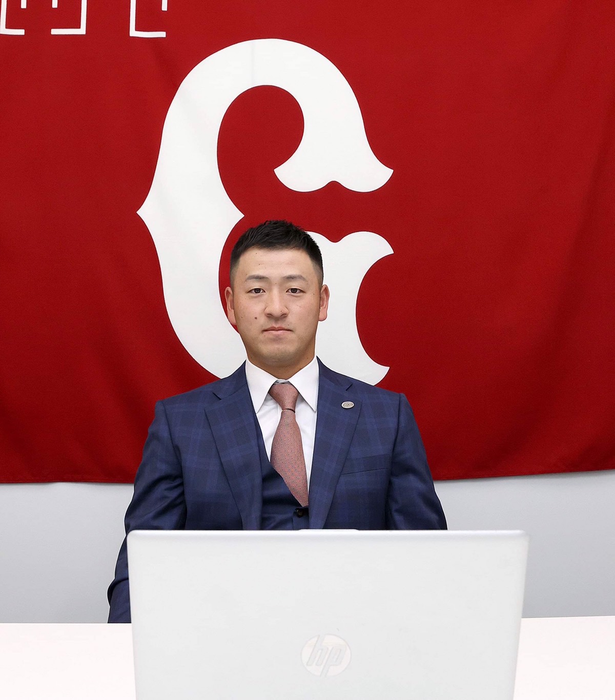 契約更改を行った巨人岸田（球団提供）