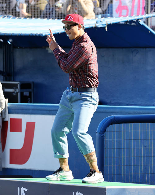 私服選手権に出場したヤクルト山下（撮影・鈴木正人）