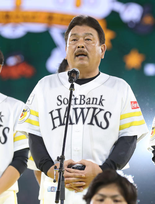 オープニングセレモニーであいさつをする藤本監督（撮影・屋方直哉）