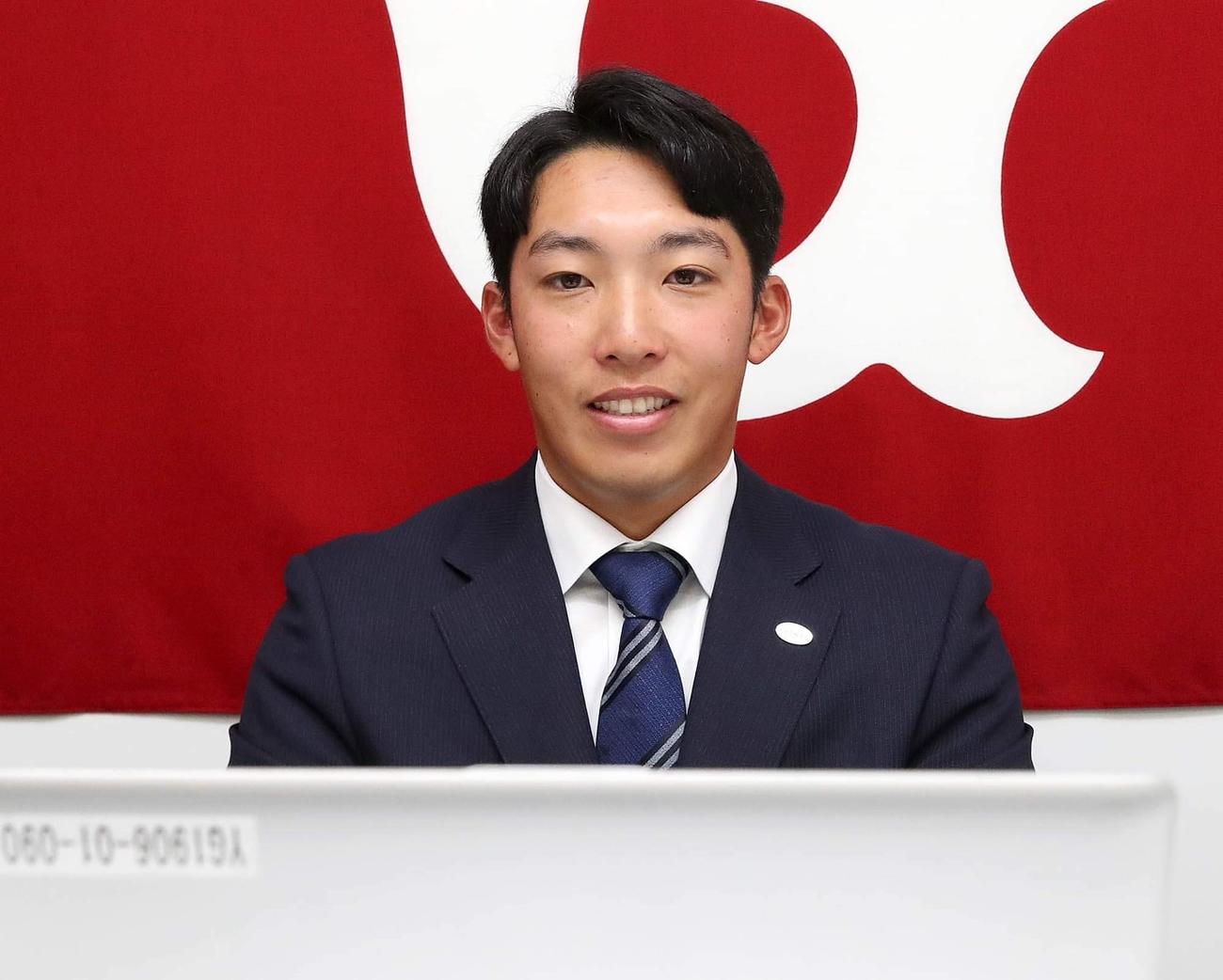 契約更改を行った巨人赤星（球団提供）