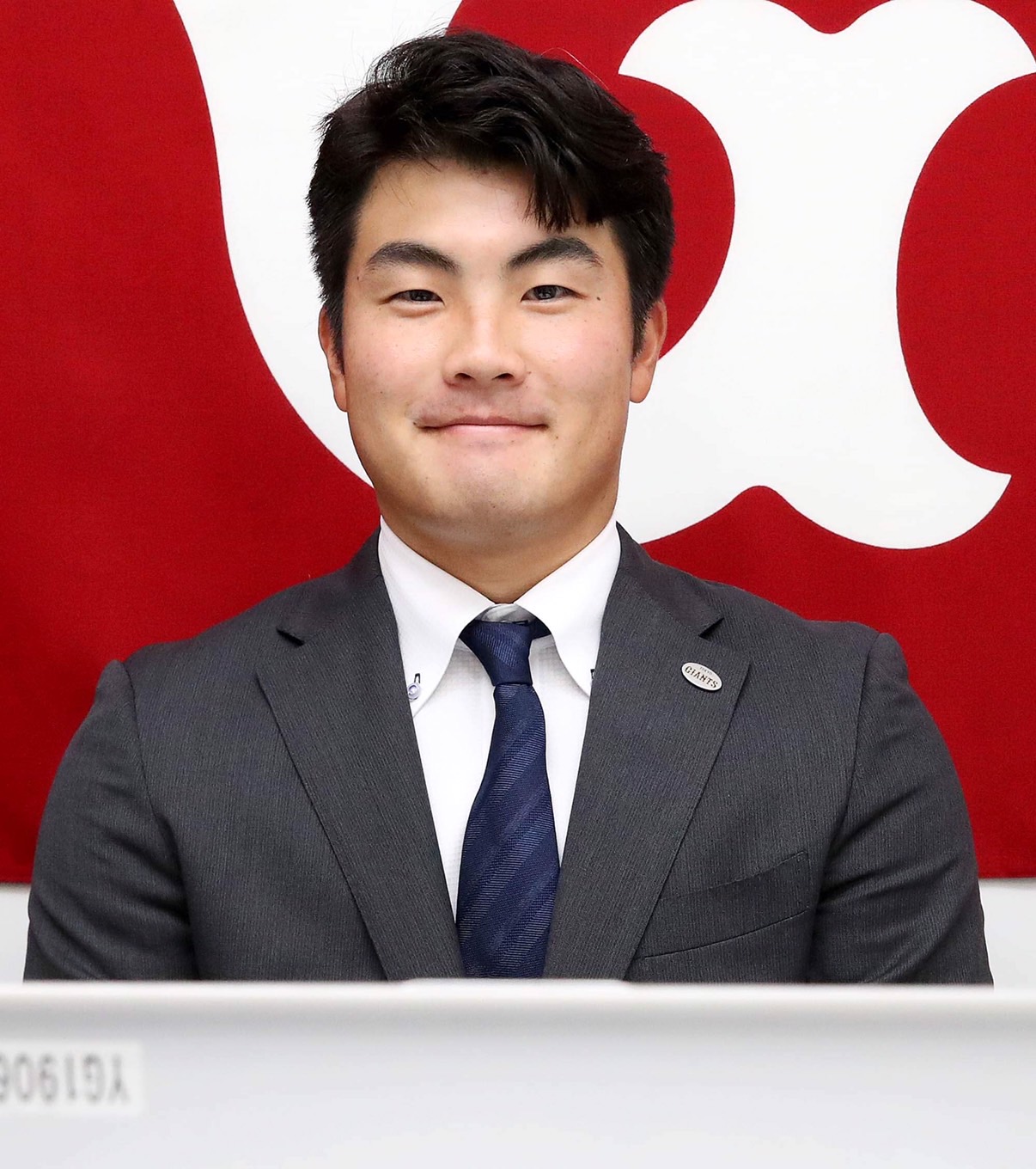 契約更改を行った巨人菊地（球団提供）
