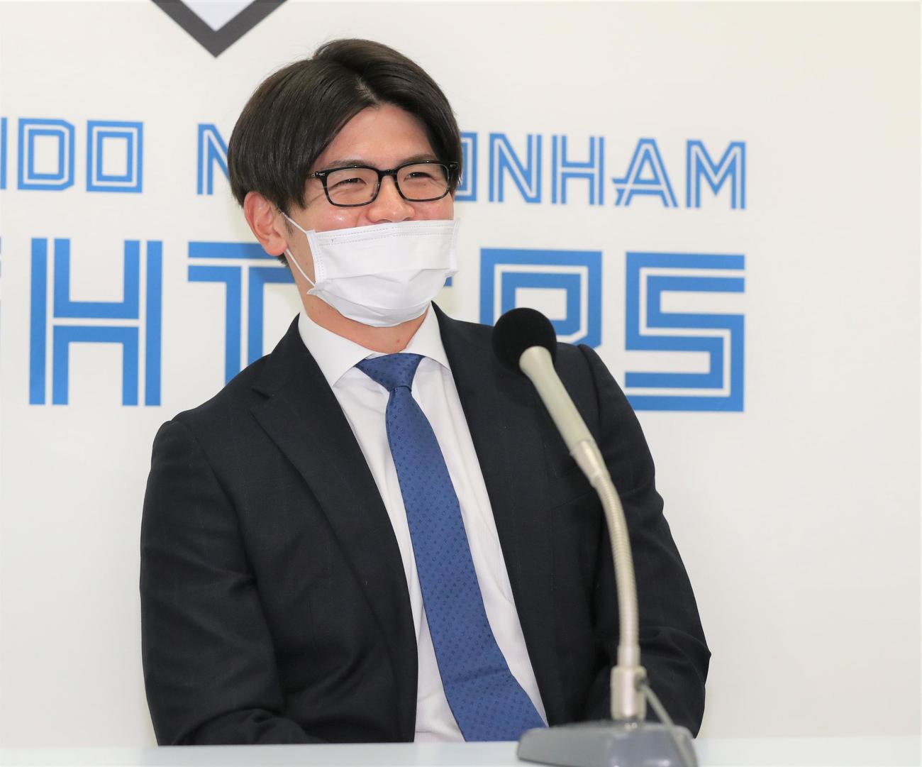 契約更改を終え会見する日本ハム清水（撮影・黒川智章）