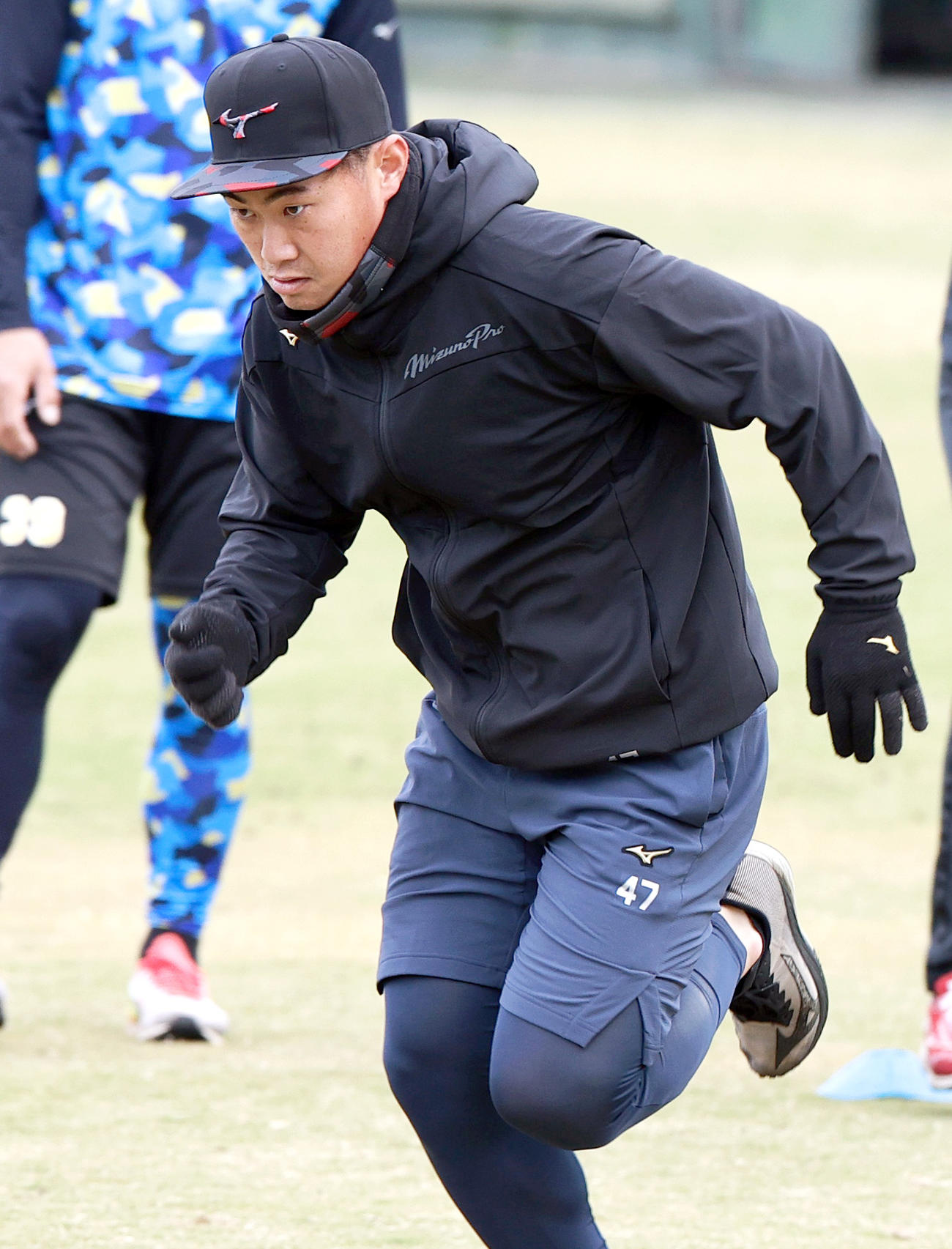 鳴尾浜球場でトレーニングする桐敷（撮影・上山淳一）