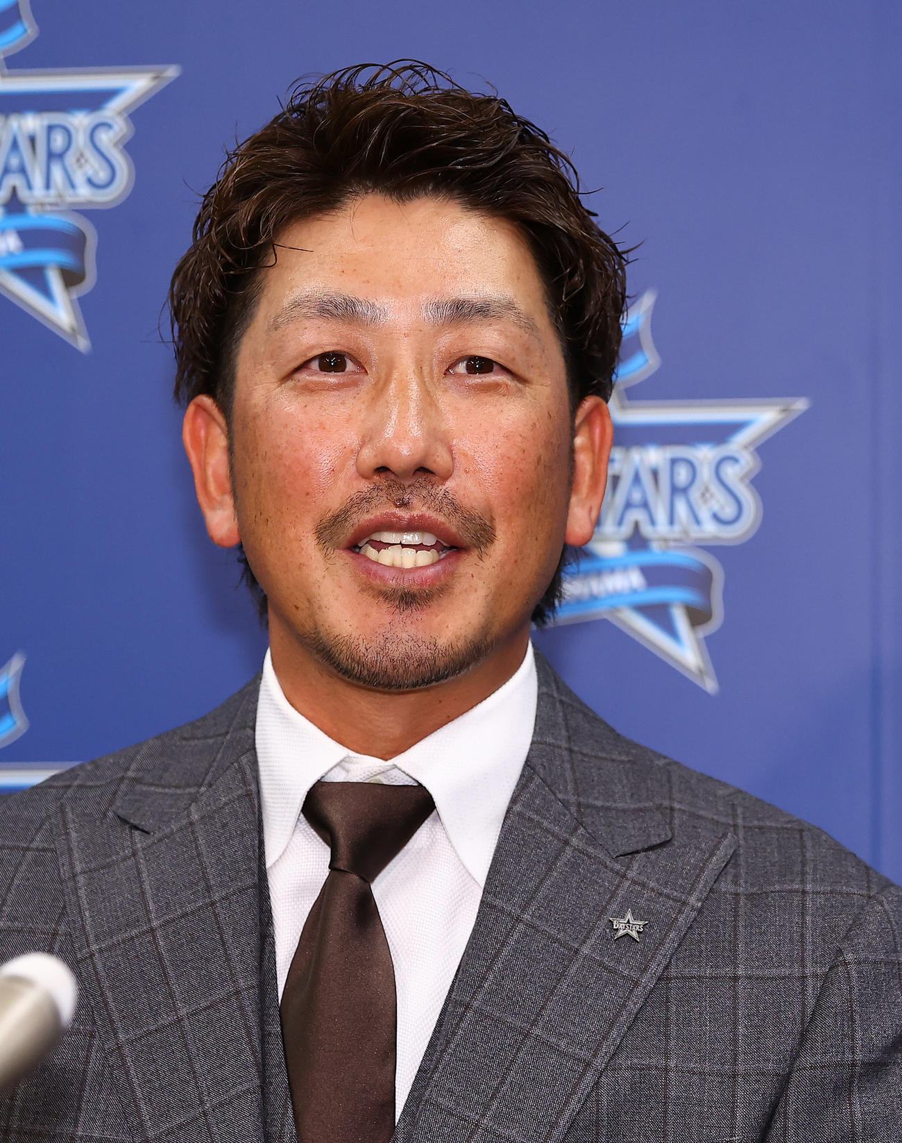 契約更改を終え会見を行うDeNA藤田（撮影・垰建太）