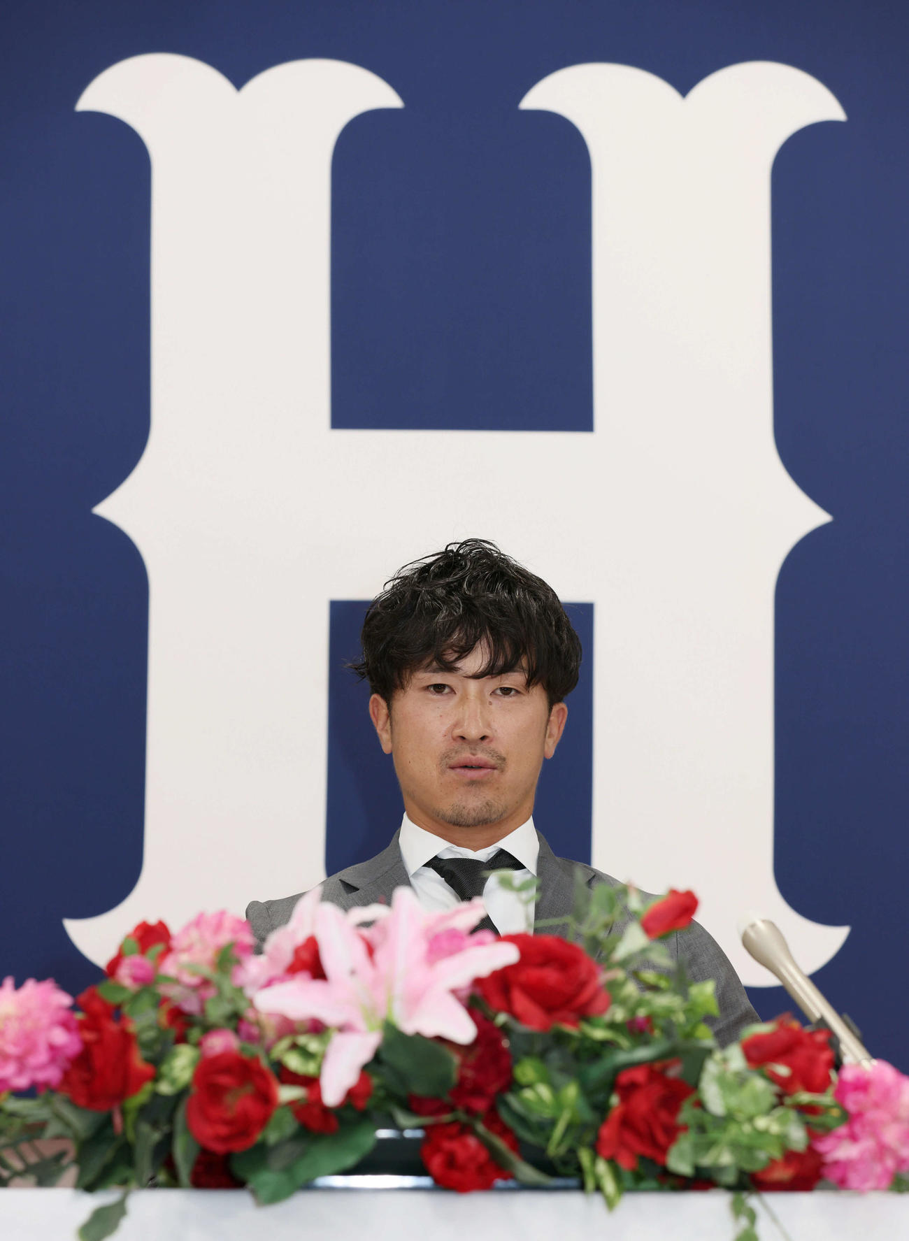 プロ野球広島　2倍増強で更改した上本（撮影・加藤孝規）