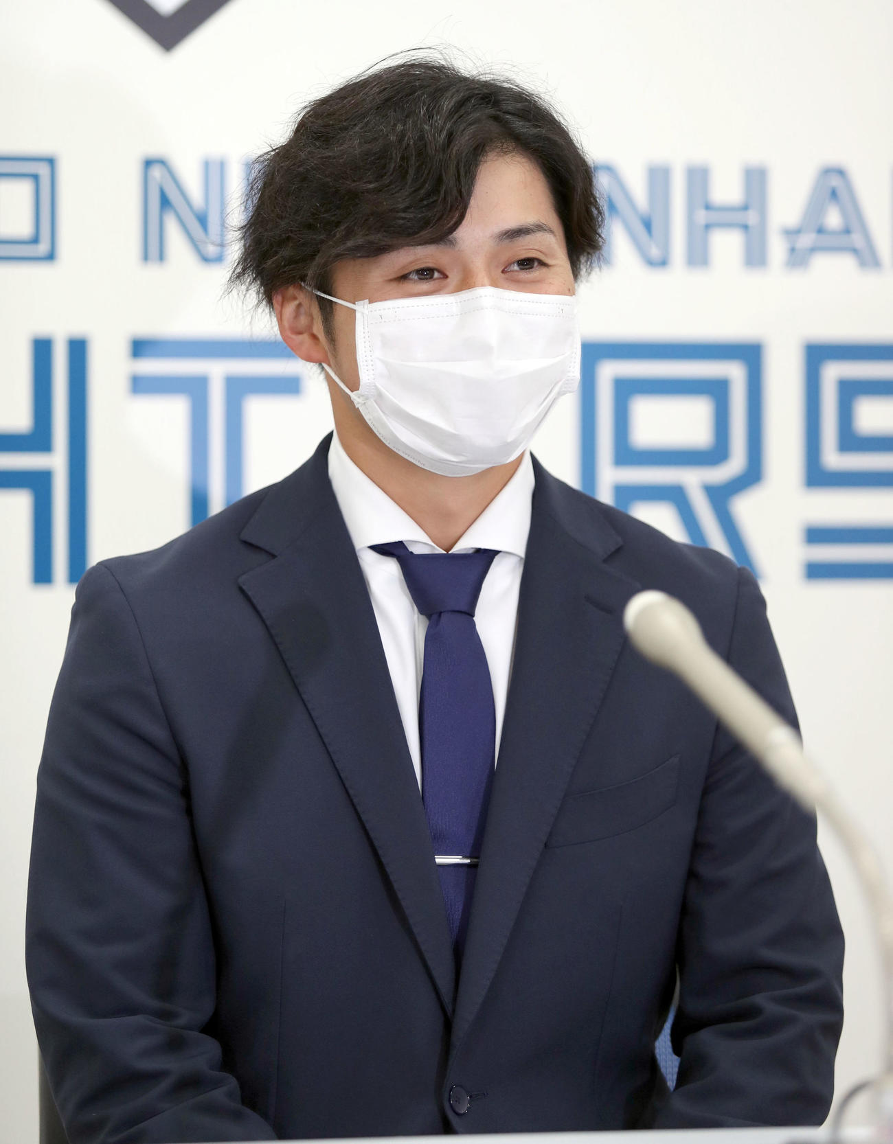 契約更改を終え、会見に臨む日本ハム上川畑（撮影・佐藤翔太）