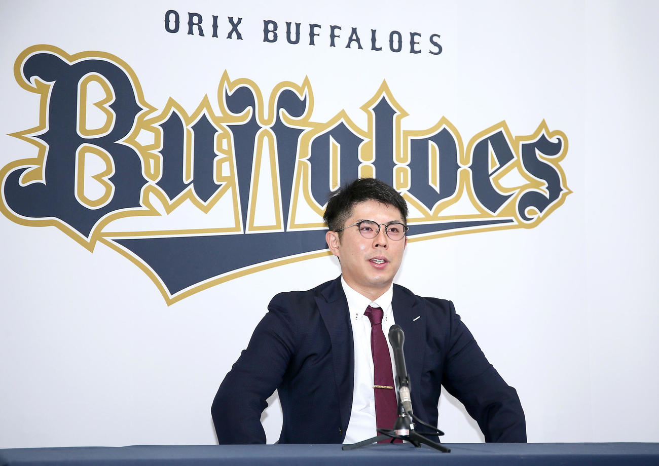 契約更改を終え会見するオリックス若月（撮影・上山淳一）