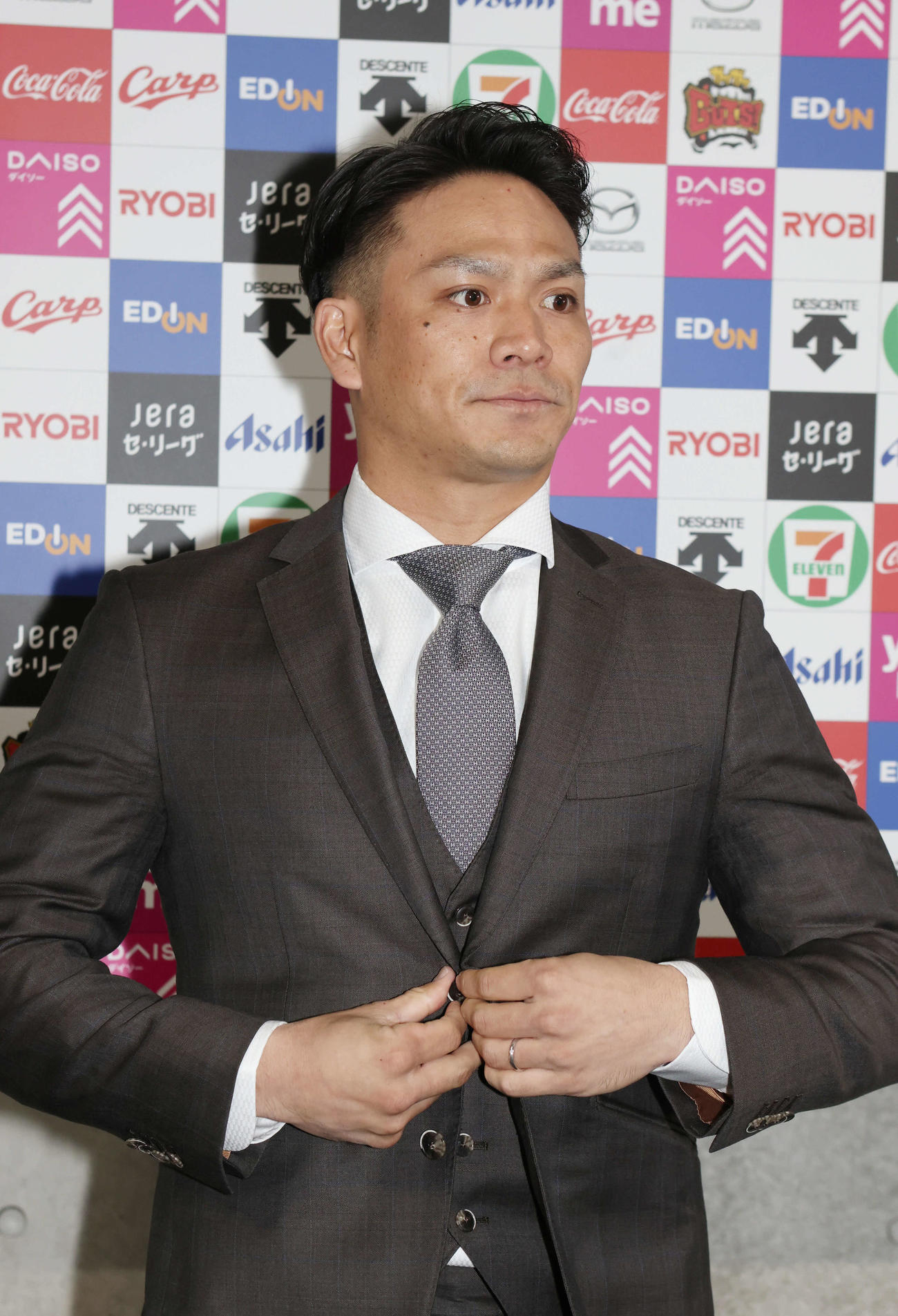 大幅ダウンで契約を更改した広島田中（撮影・加藤孝規）