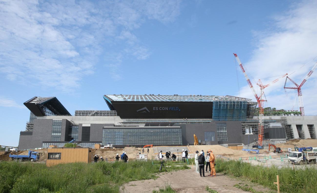 エスコンフィールド北海道の可動式屋根の全閉テスト全景（2022年6月9日撮影）