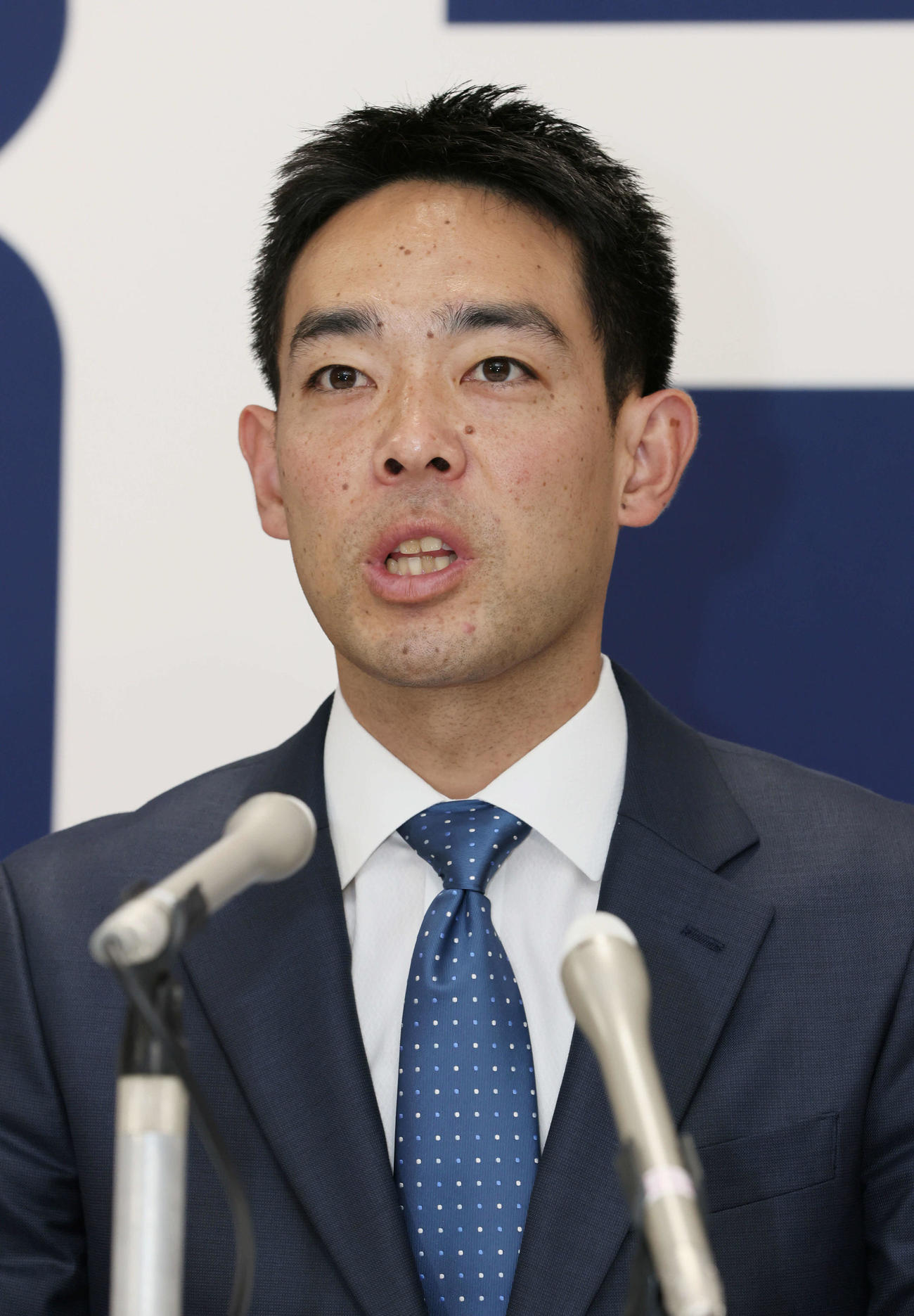 契約を更改した広島秋山（撮影・加藤孝規）