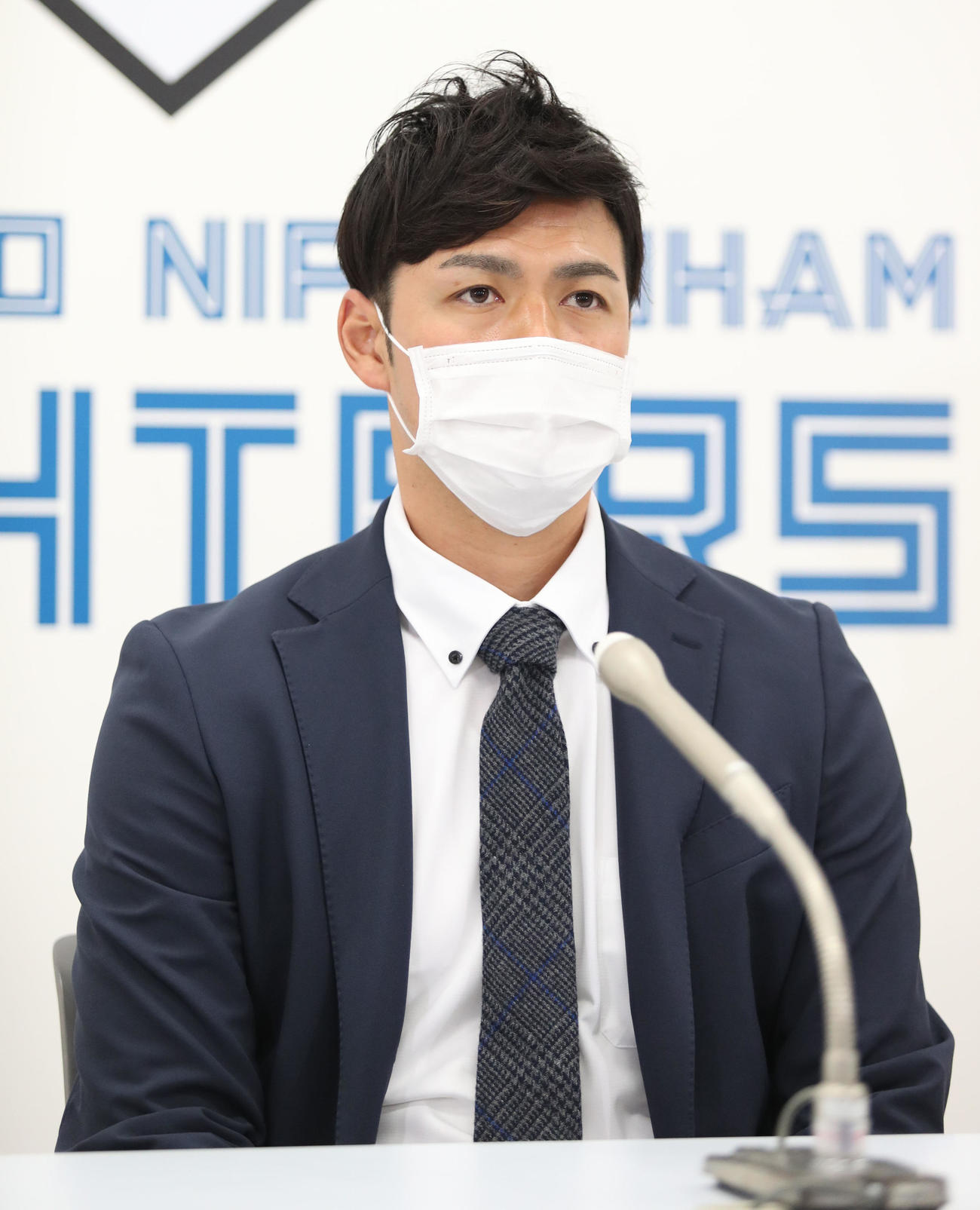 契約更改を終え、会見に臨む日本ハム木村（撮影・佐藤翔太）
