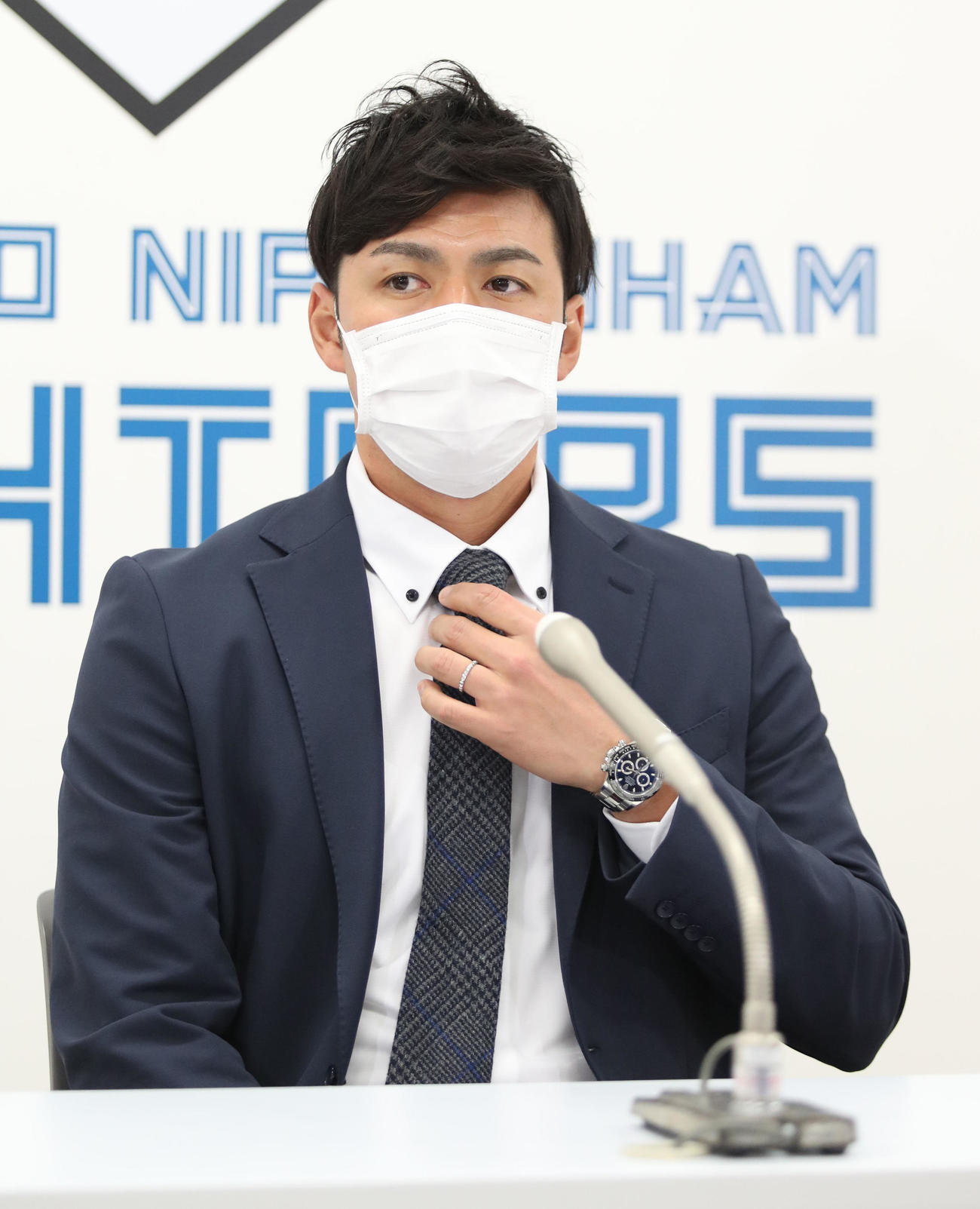 契約更改を終え、会見に臨む日本ハム木村（撮影・佐藤翔太）
