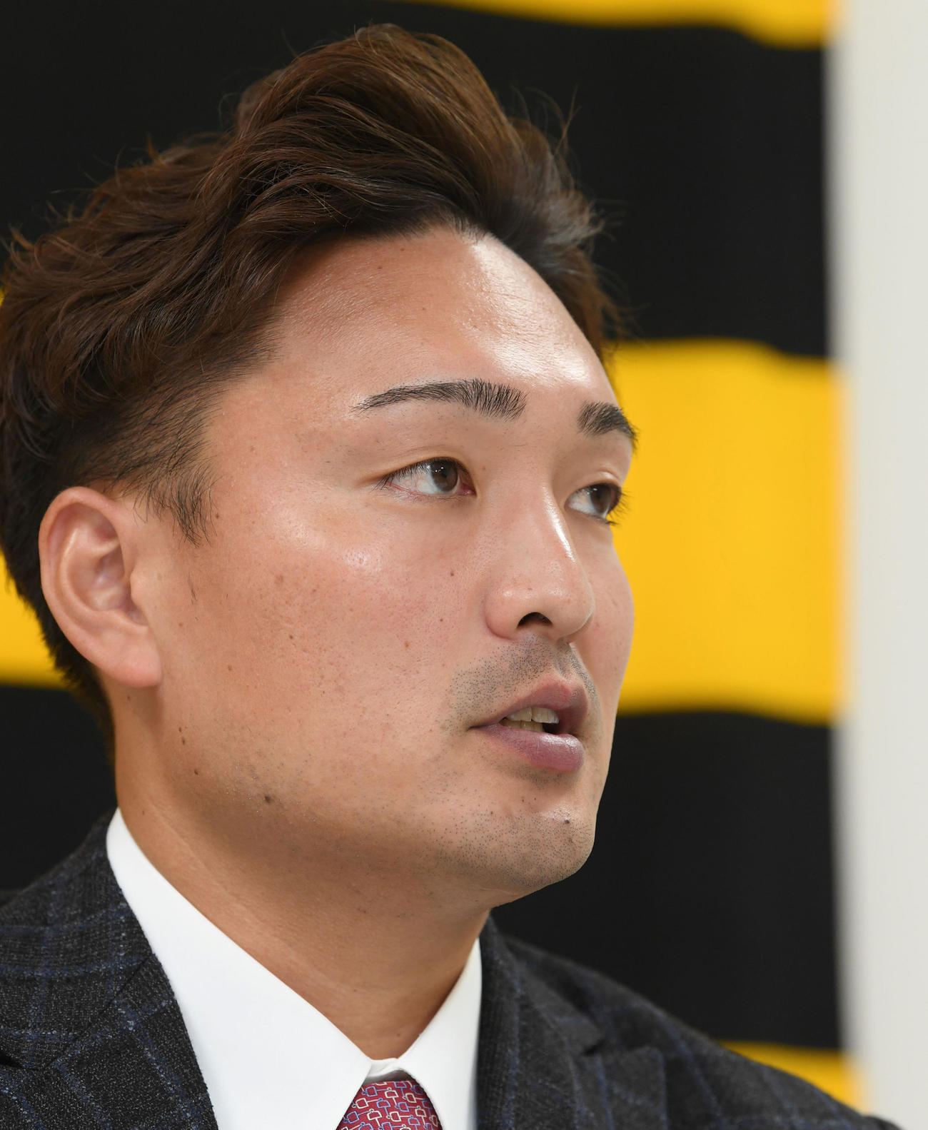 契約更改を終え、会見する阪神秋山（代表撮影）