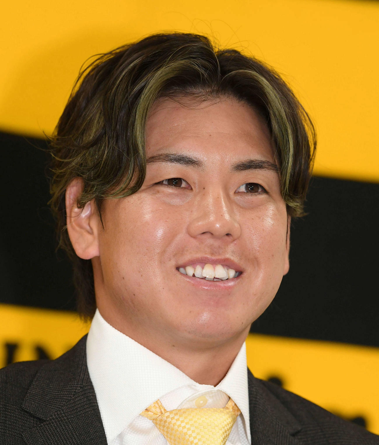 契約更改を終え、会見する阪神梅野（代表撮影）