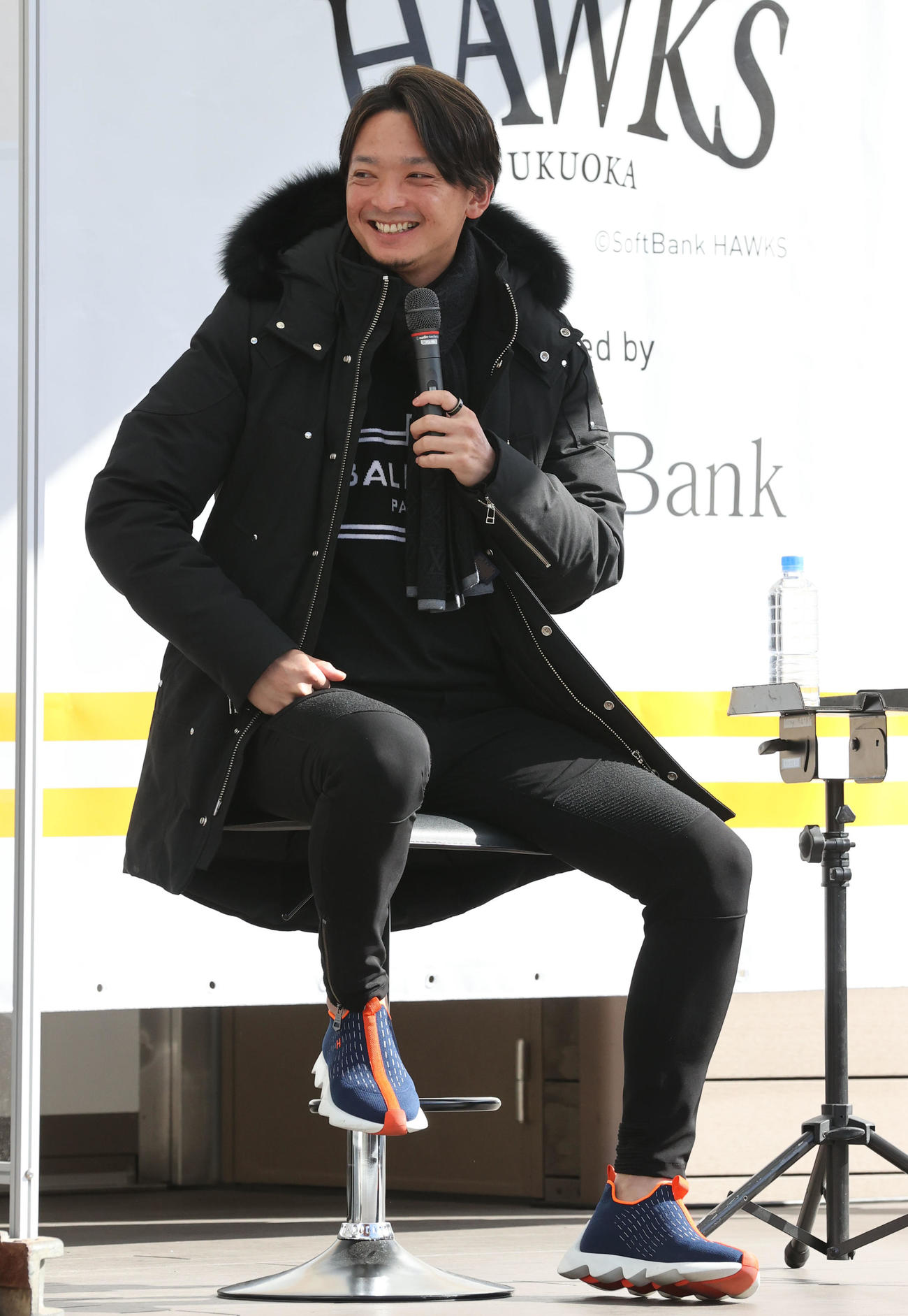 トークショーでとっておきの話を披露して会場のファンを楽しませた東浜巨（撮影・梅根麻紀）