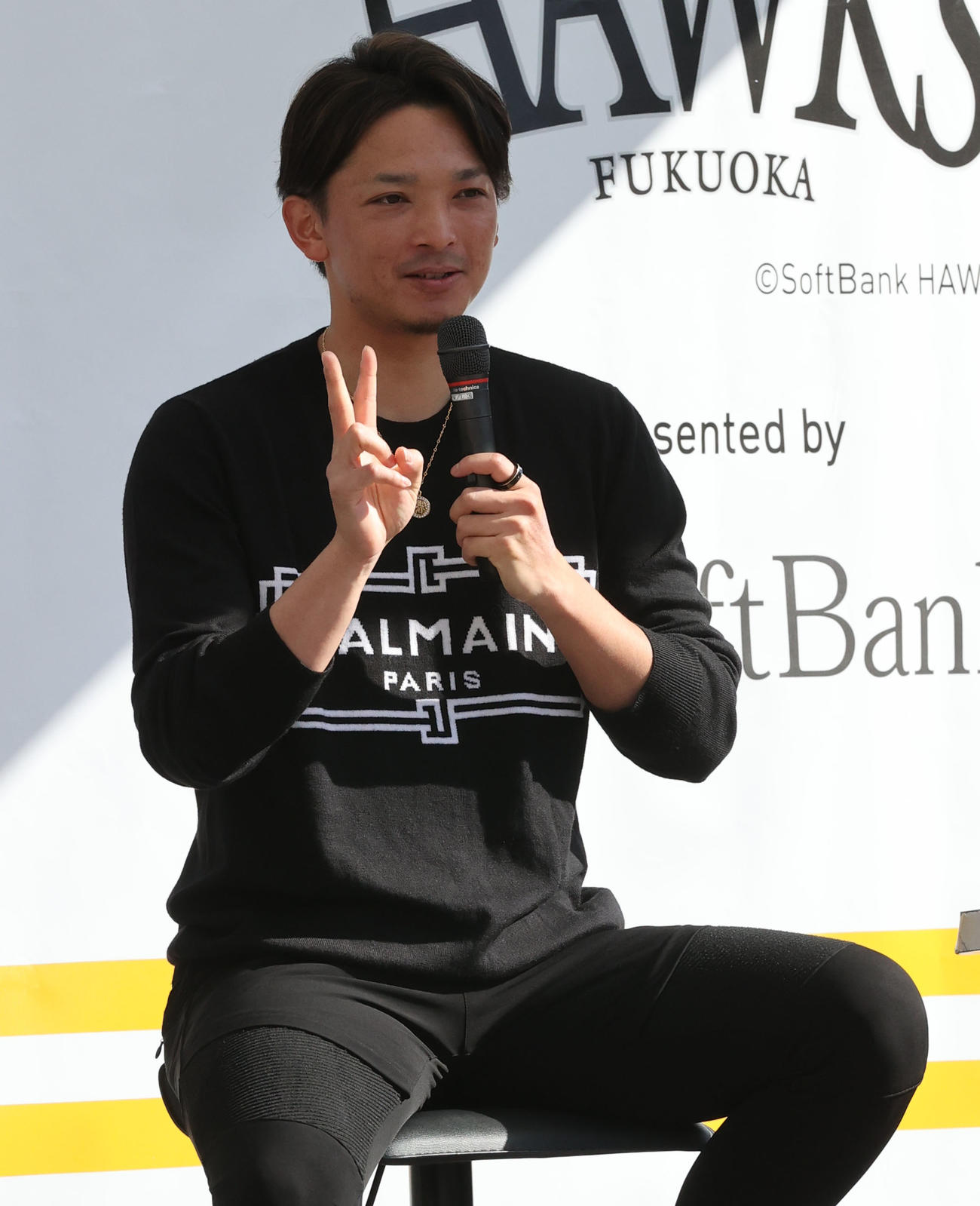トークショーでとっておきの話を披露して会場のファンを楽しませた東浜巨（撮影・梅根麻紀）