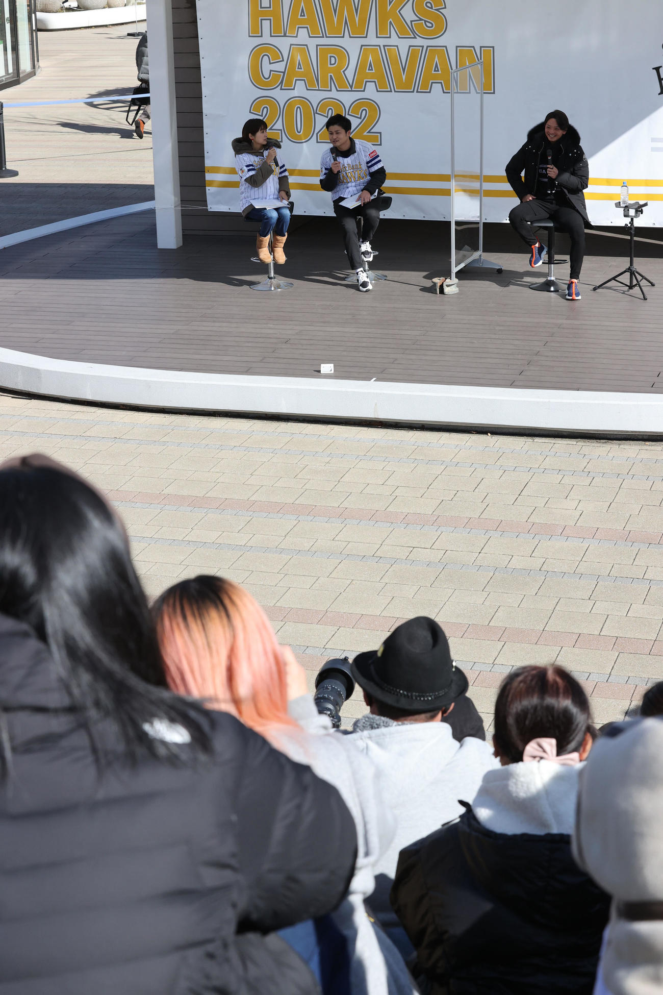 トークショーでとっておきの話を披露して会場のファンを楽しませた東浜巨（撮影・梅根麻紀）