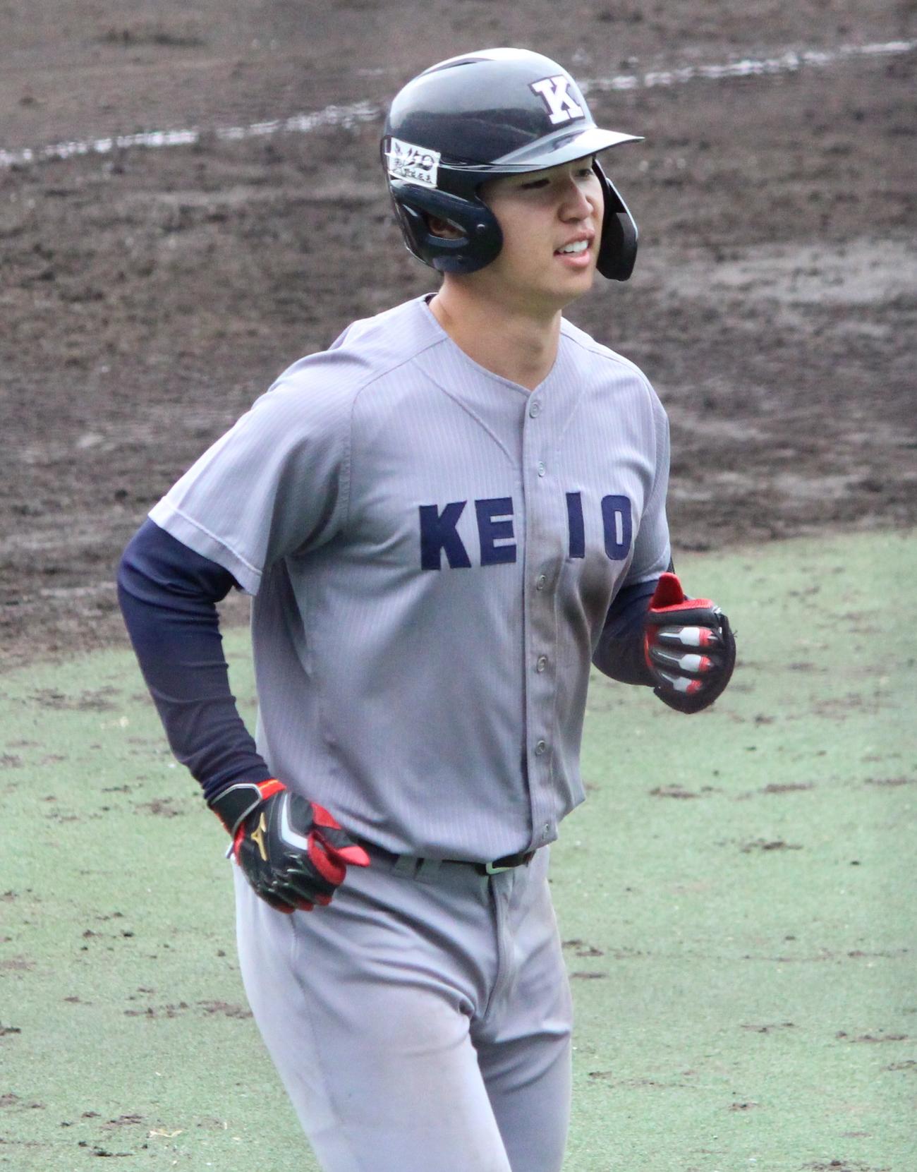 大学日本代表候補の紅白戦でソロ本塁打を放った慶大・広瀬（撮影・保坂恭子）