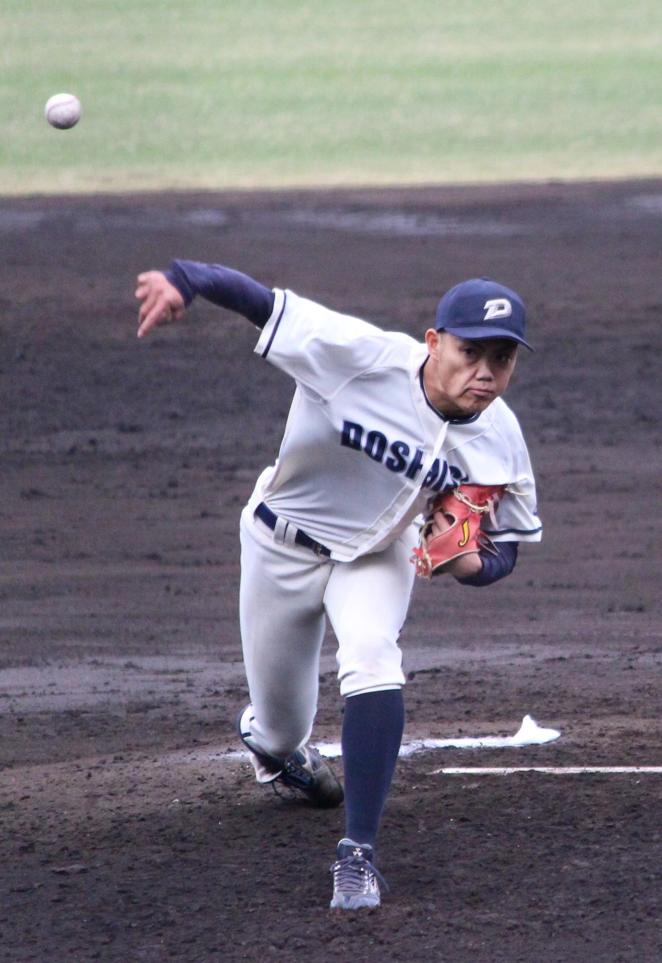 大学日本代表候補の紅白戦で力投する同大・真野（撮影・保坂恭子）