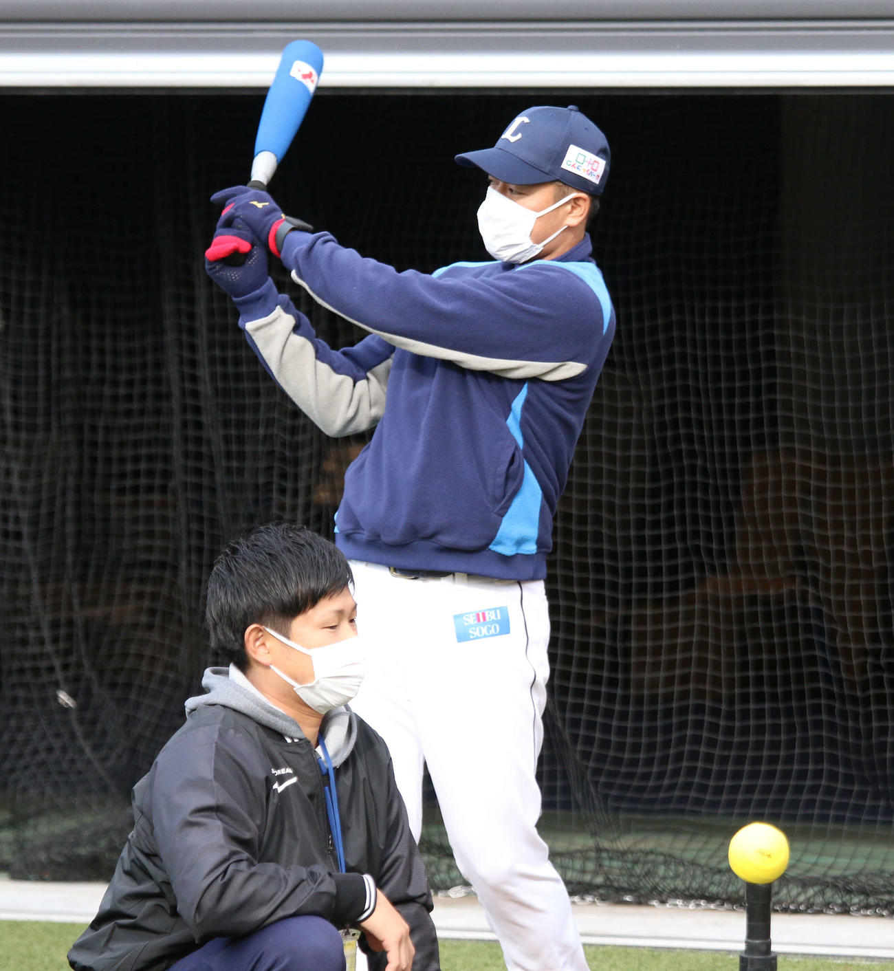 野球未経験の子どもでも楽しめるイベント「ミズノキッズ・ボールパーク」に参加した西武平井（撮影・木下大輔）