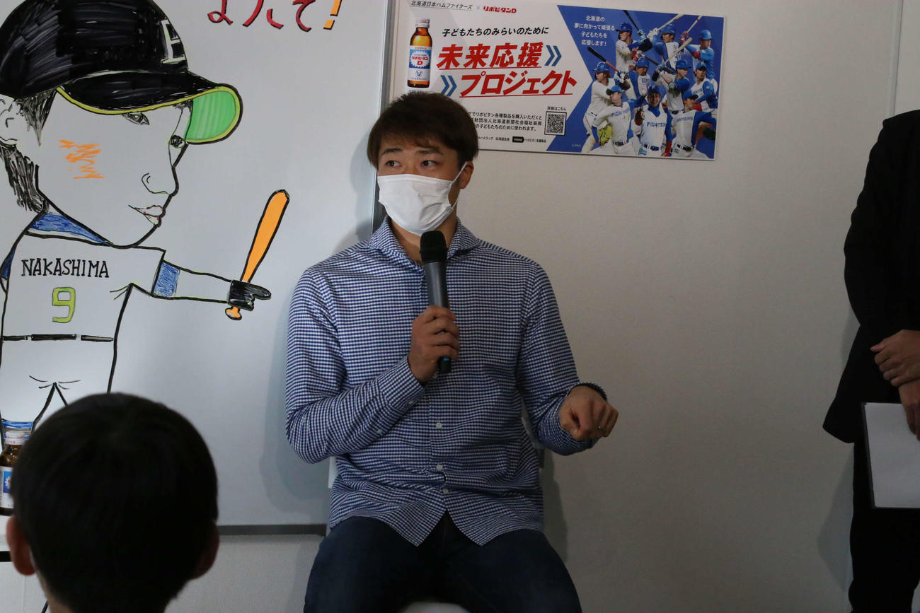 子どもを対象にしたトークイベントに参加した日本ハム中島（撮影・中島宙恵）