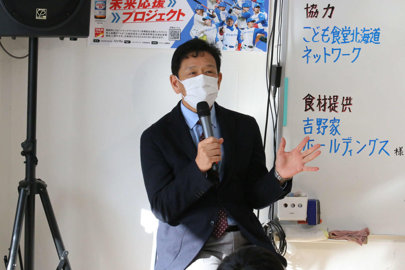 子どもたち相手のトークショーに出演した侍ジャパン監督の日本ハム栗山プロフェッサー（撮影・中島宙恵）